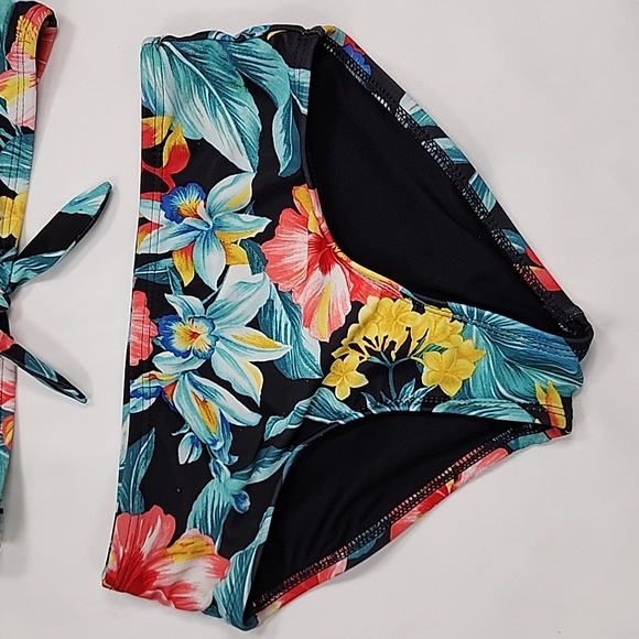 OLD NAVY HAWAIIAN BATHING SUIT SIZE S (6-7) - Picture 3 of 7